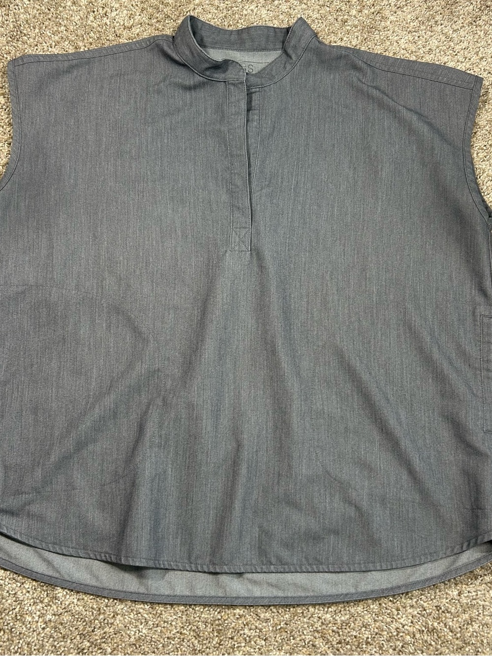 Figs Women's Gray Sleeveless Scrub Top